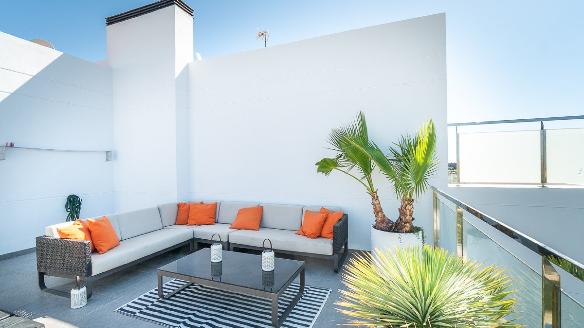 Reventa - Apartamentos -
Villamartín - La fuente