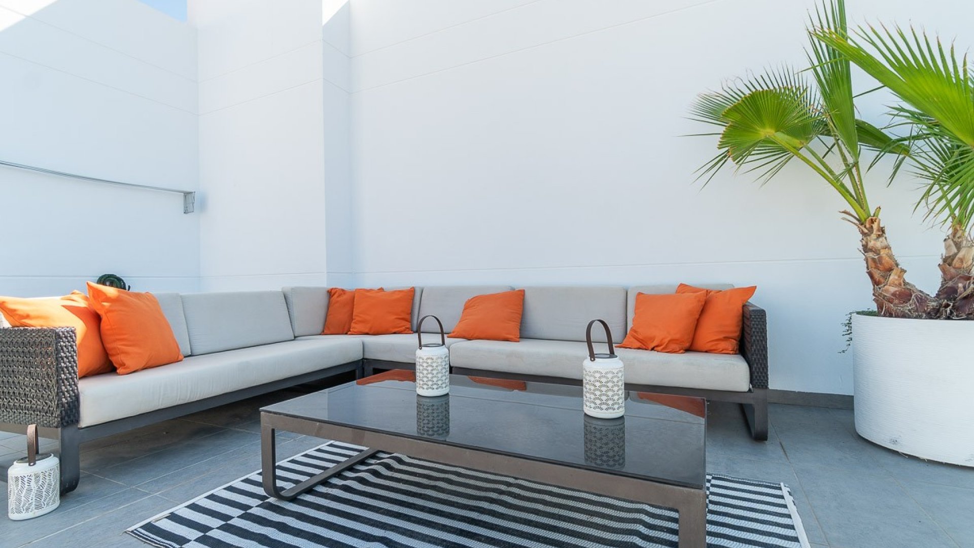 Reventa - Apartamentos -
Villamartín - La fuente