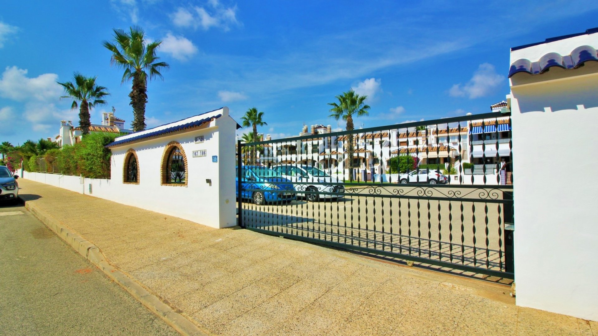 Reventa - Apartamentos -
Villamartín - PAU 8