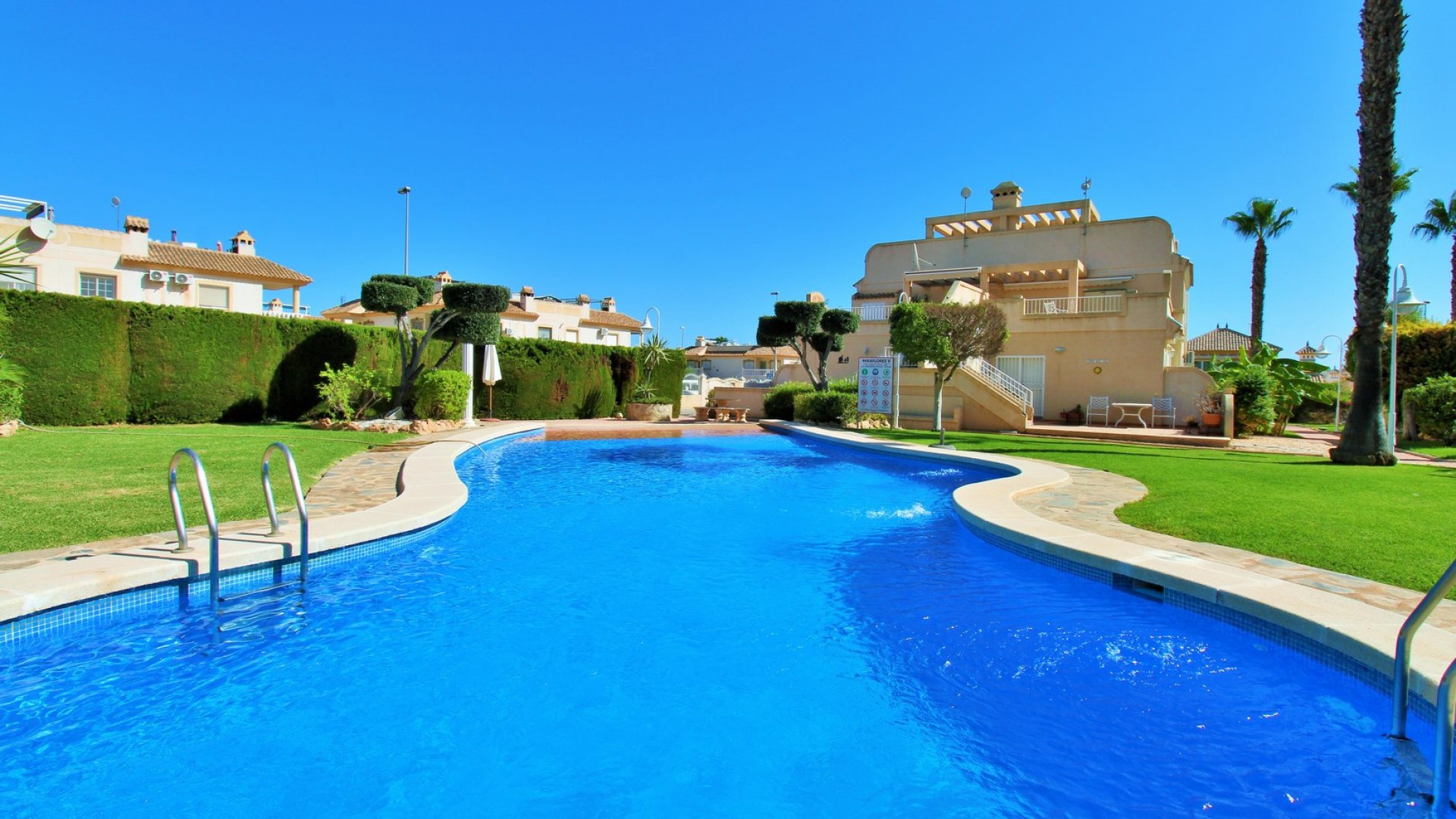 Reventa - Apartamentos -
Villamartín - PAU 8
