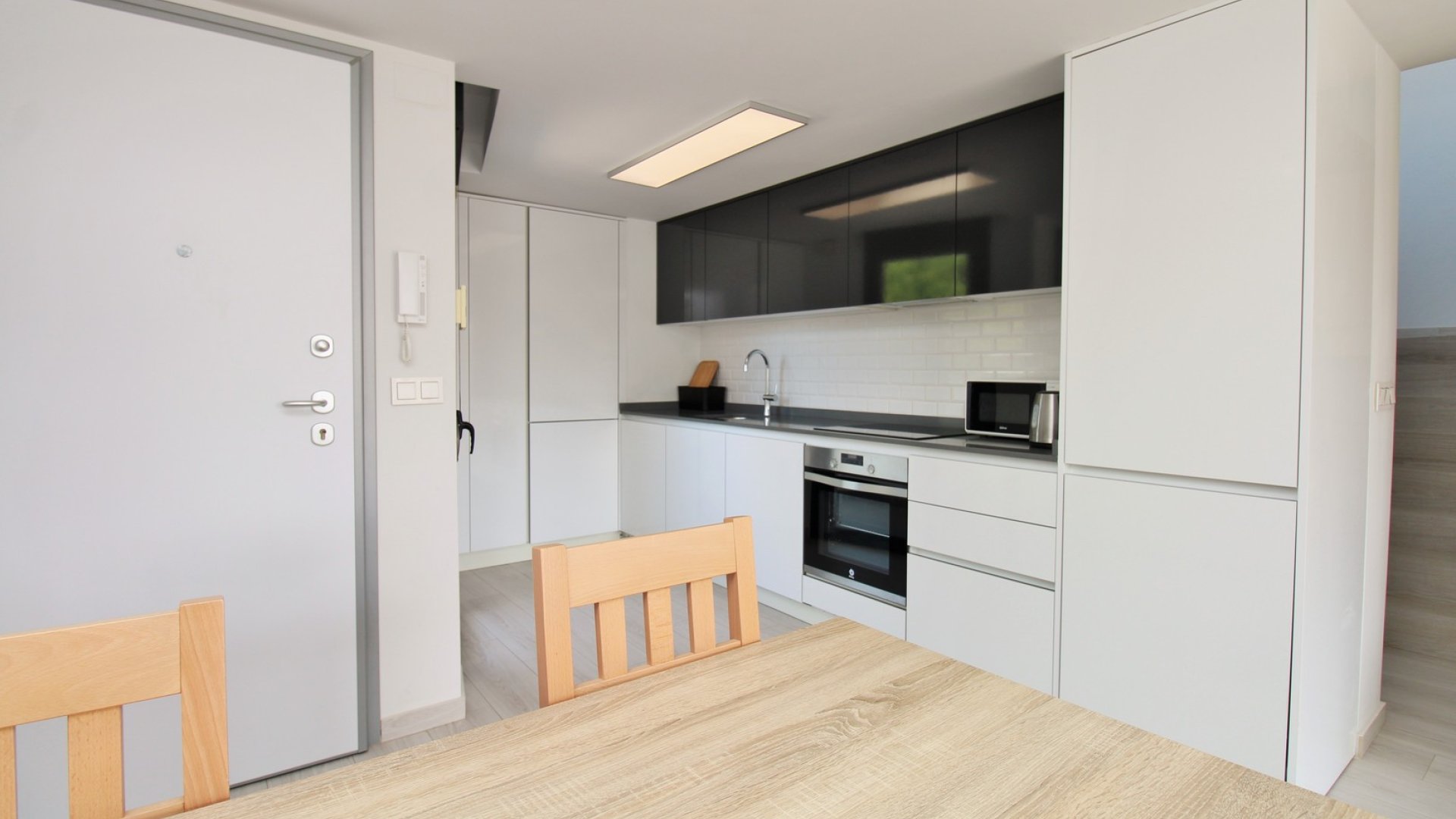 Reventa - Apartamentos -
Villamartín - PAU 8