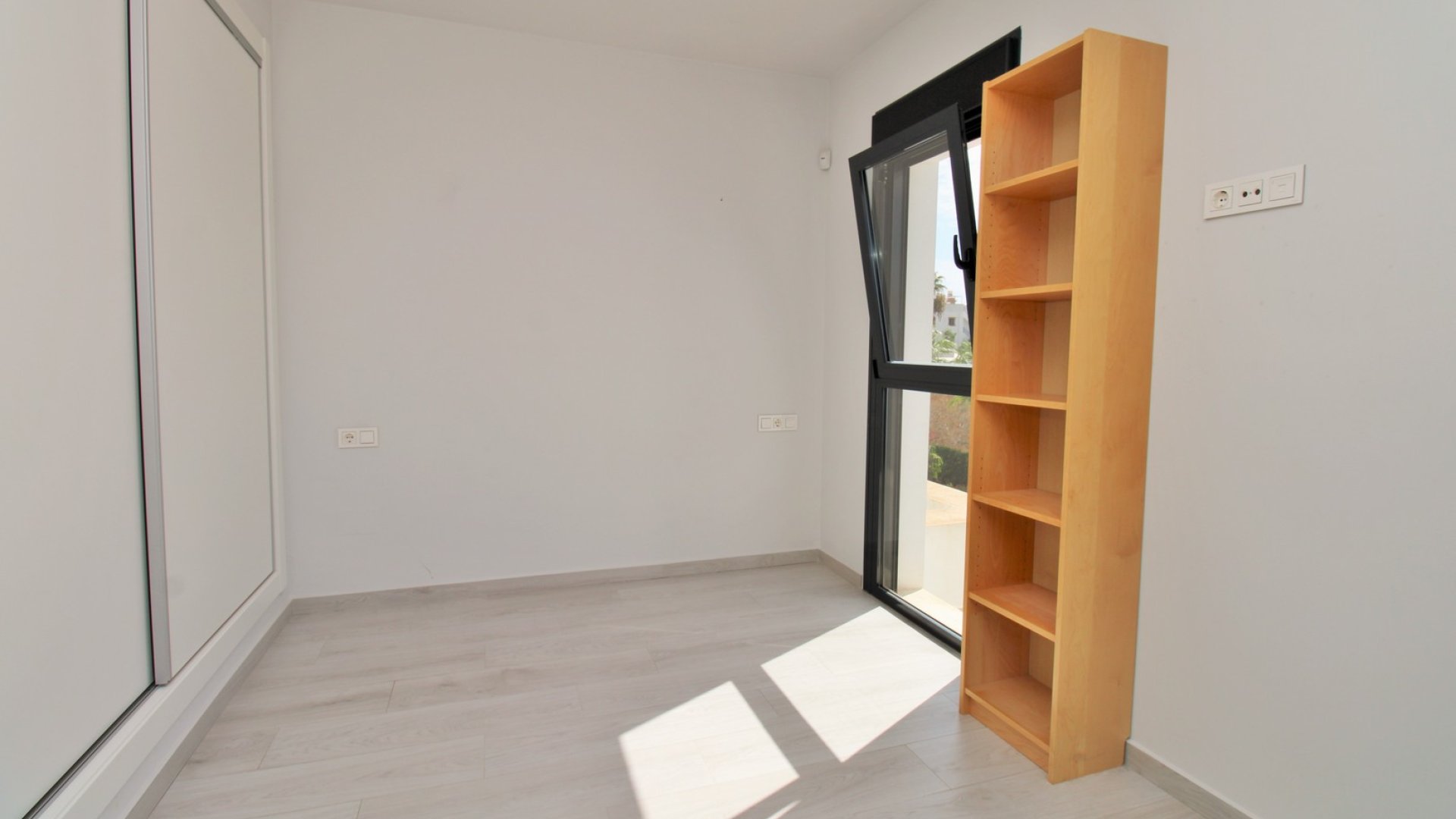 Reventa - Apartamentos -
Villamartín - PAU 8