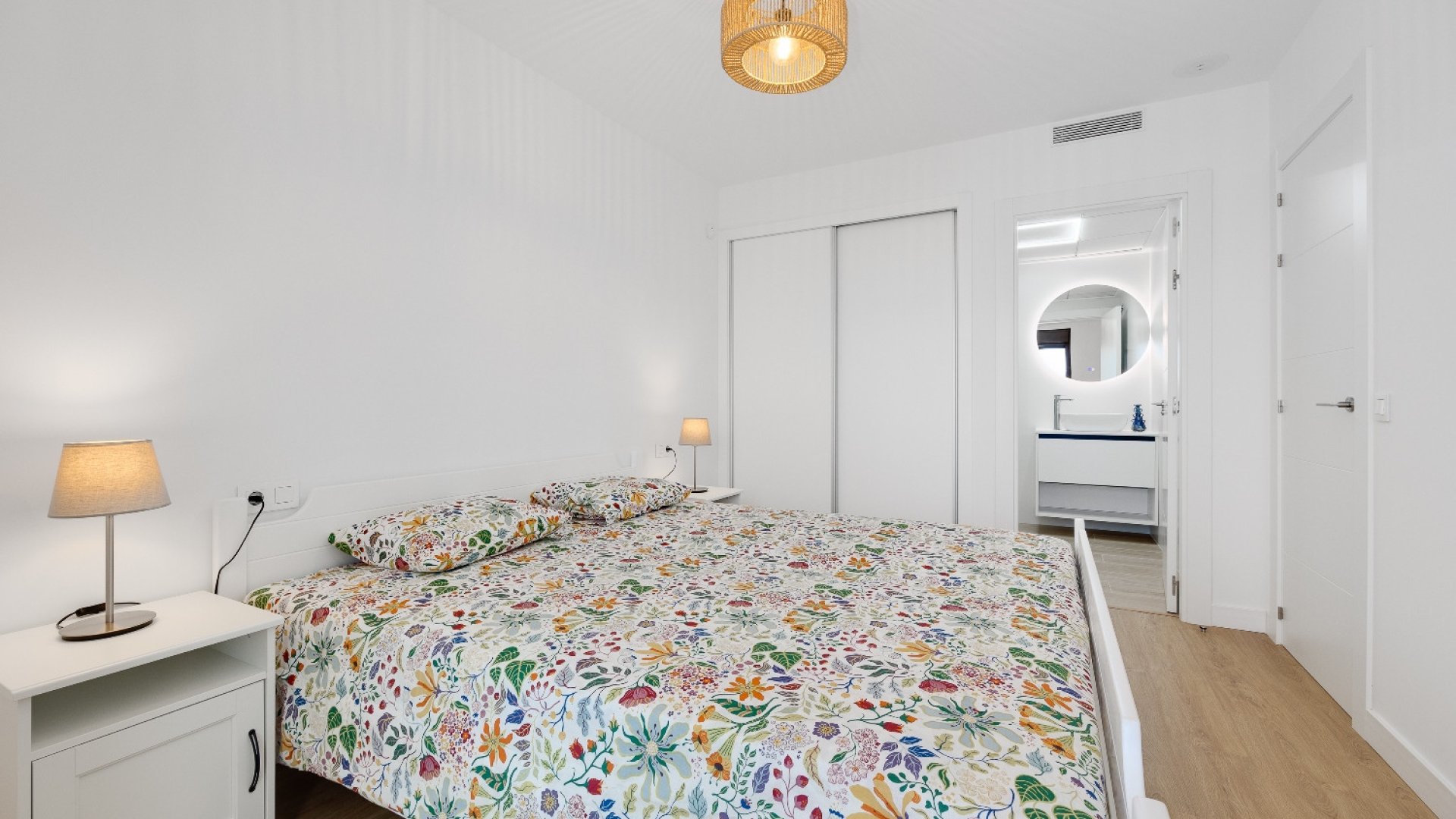 Reventa - Apartamentos -
Villamartín - PAU 8