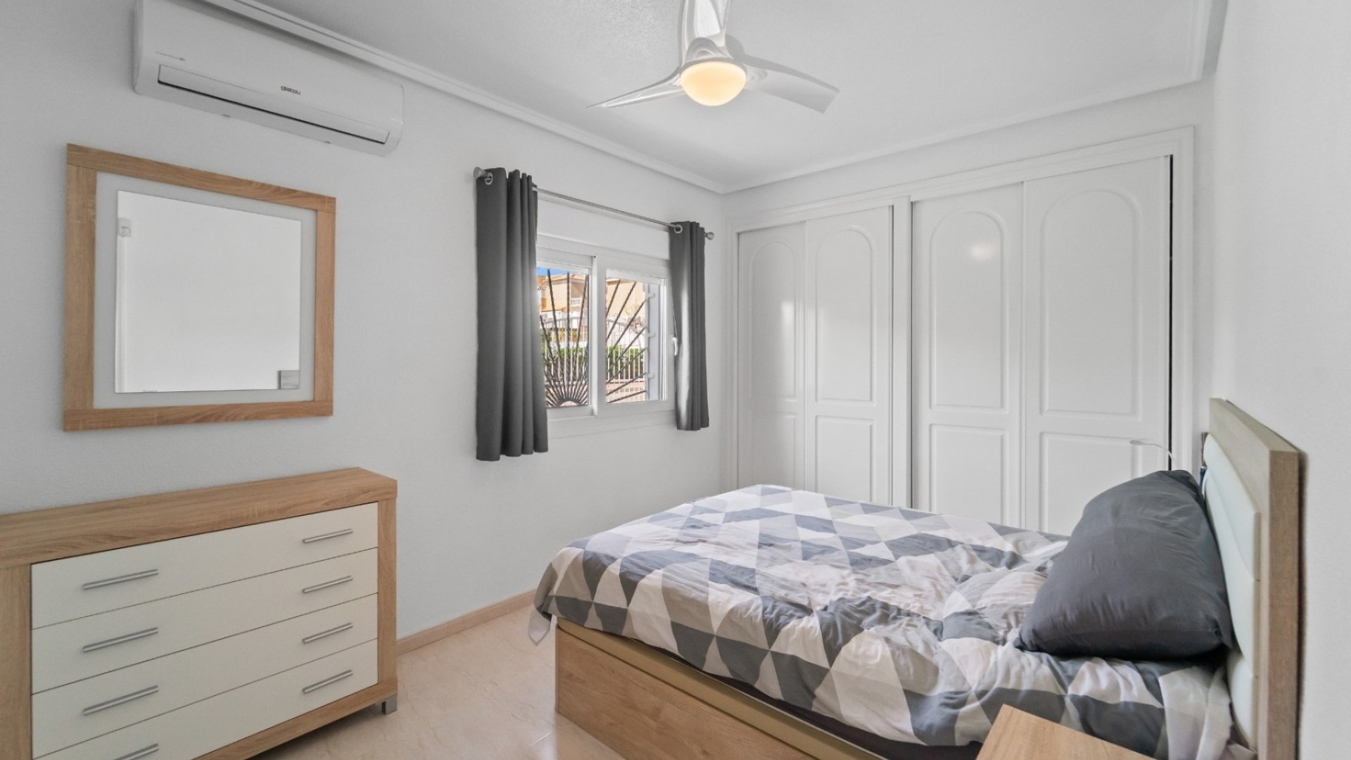 Reventa - Chalets -
Benijofar - Monte Azul