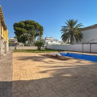 Reventa - Chalets -
Cabo Roig