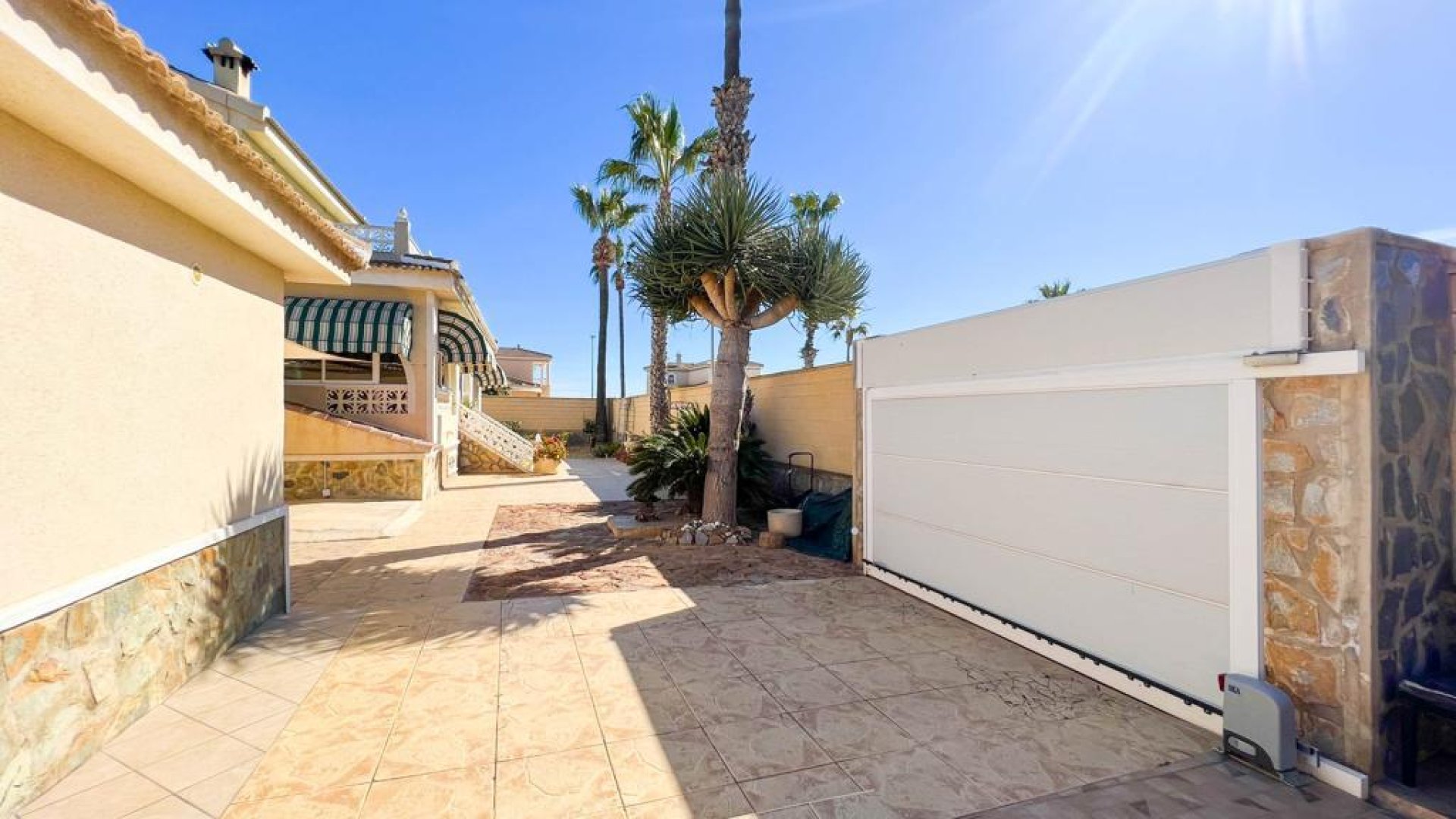 Reventa - Chalets -
Ciudad Quesada - Doña Pepa