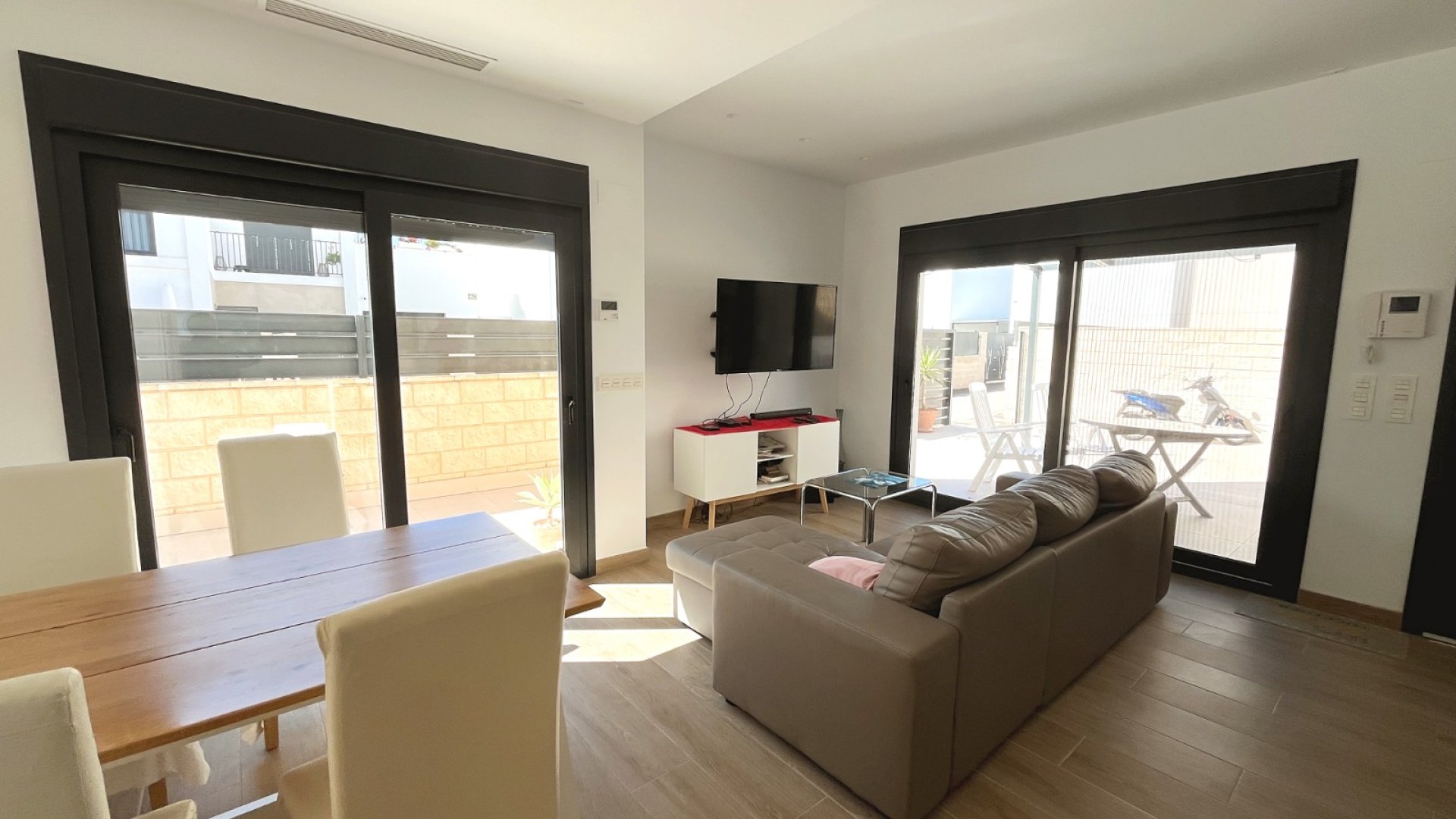 Reventa - Chalets -
Ciudad Quesada - Pueblo Bravo