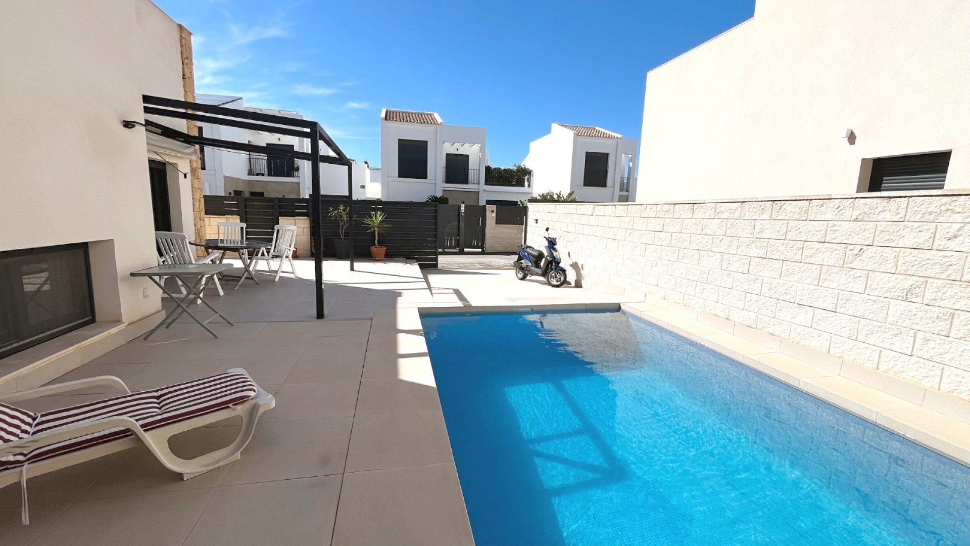 Reventa - Chalets -
Ciudad Quesada - Pueblo Bravo