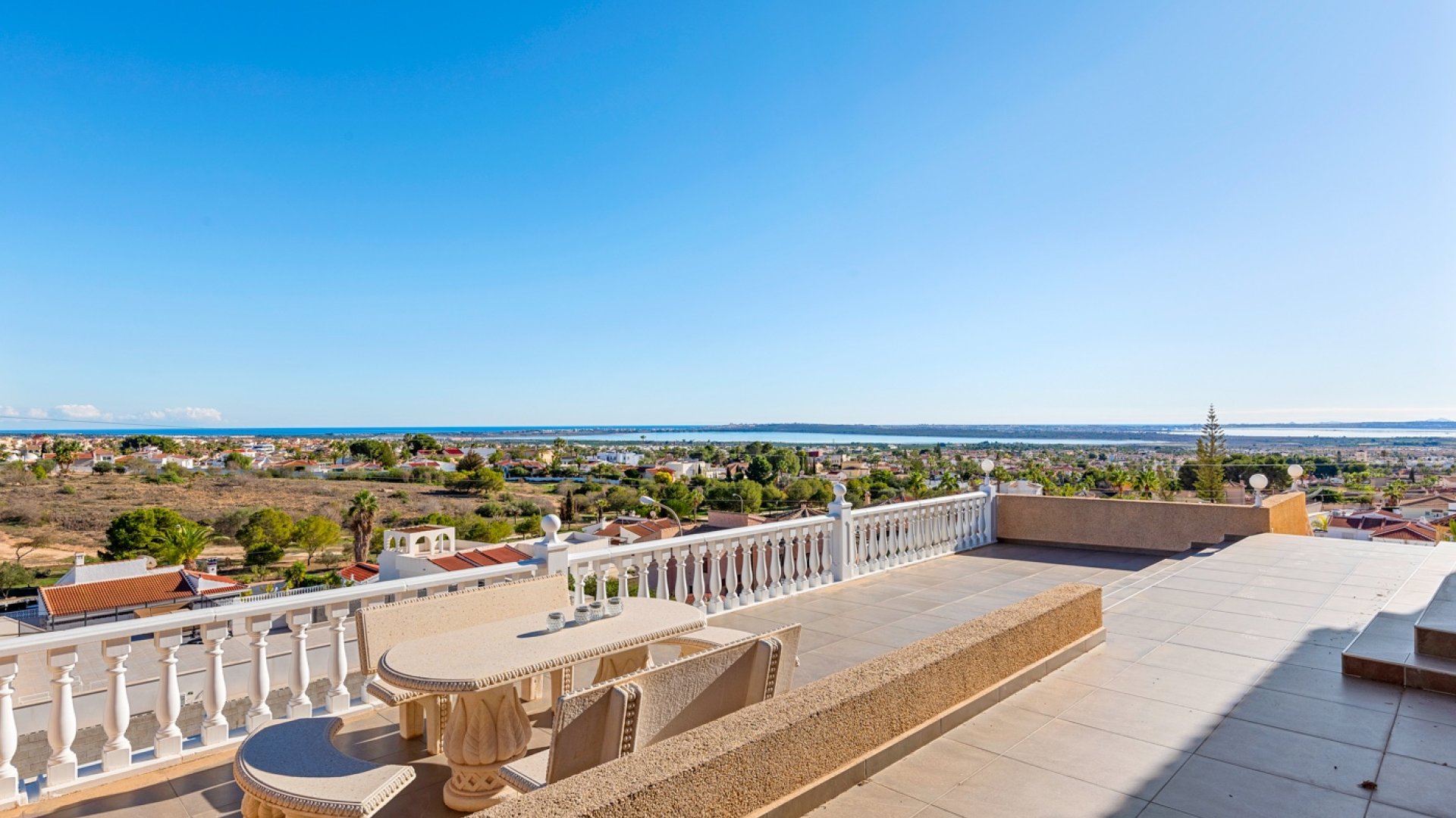 Reventa - Chalets -
Ciudad Quesada - Town Center