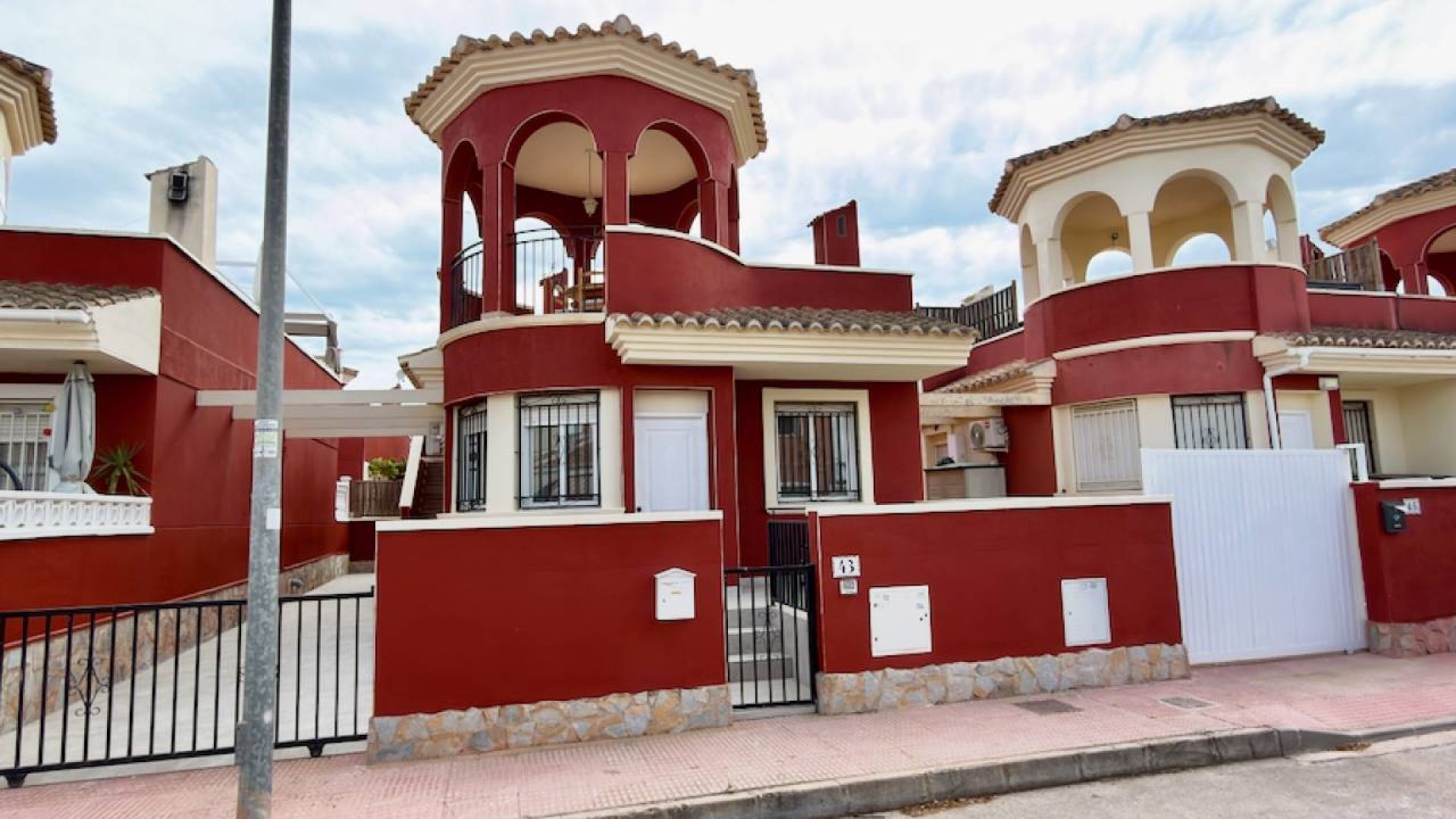 Reventa - Chalets -
Daya Nueva