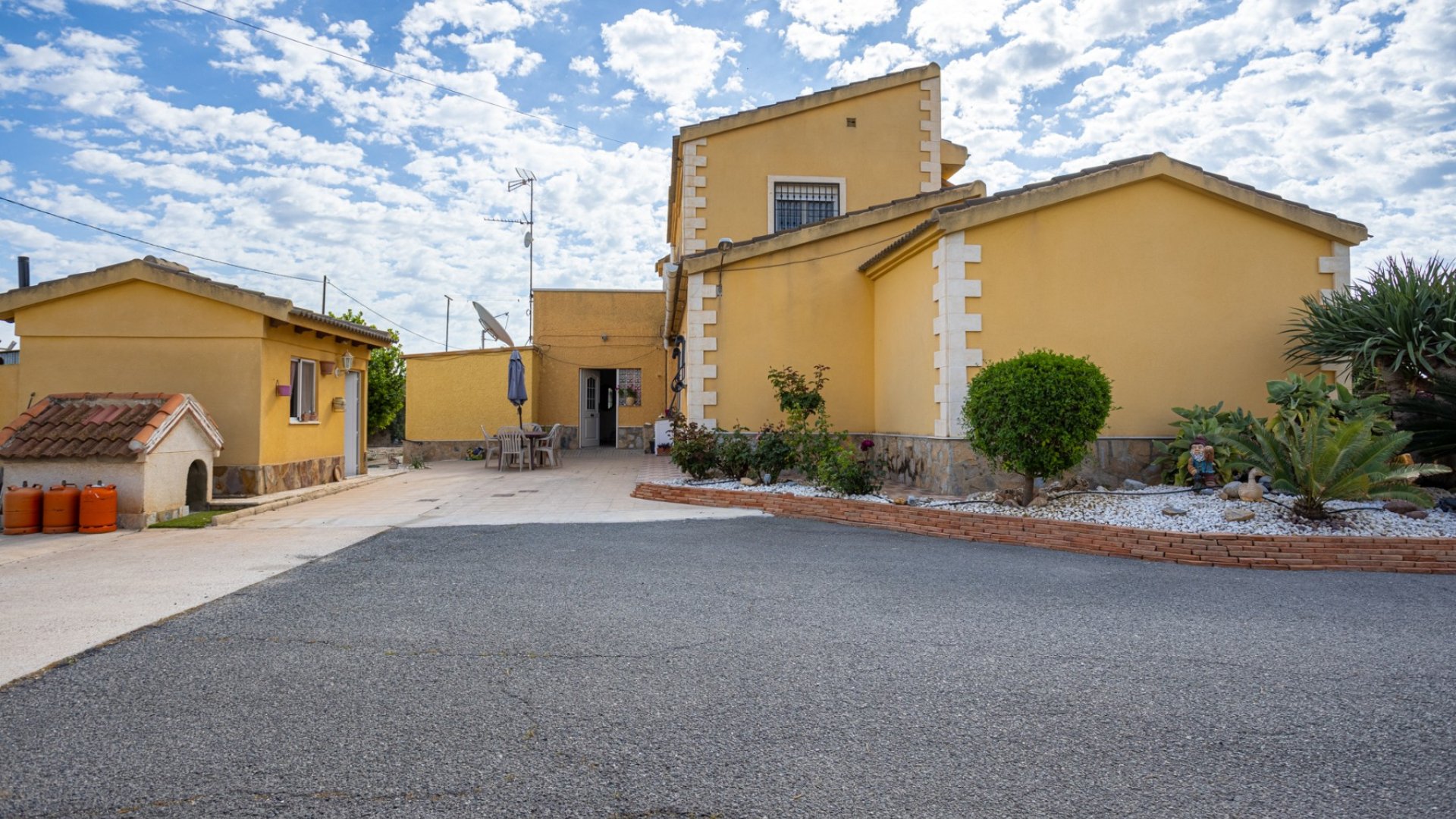 Reventa - Chalets -
Elche - La Hoya