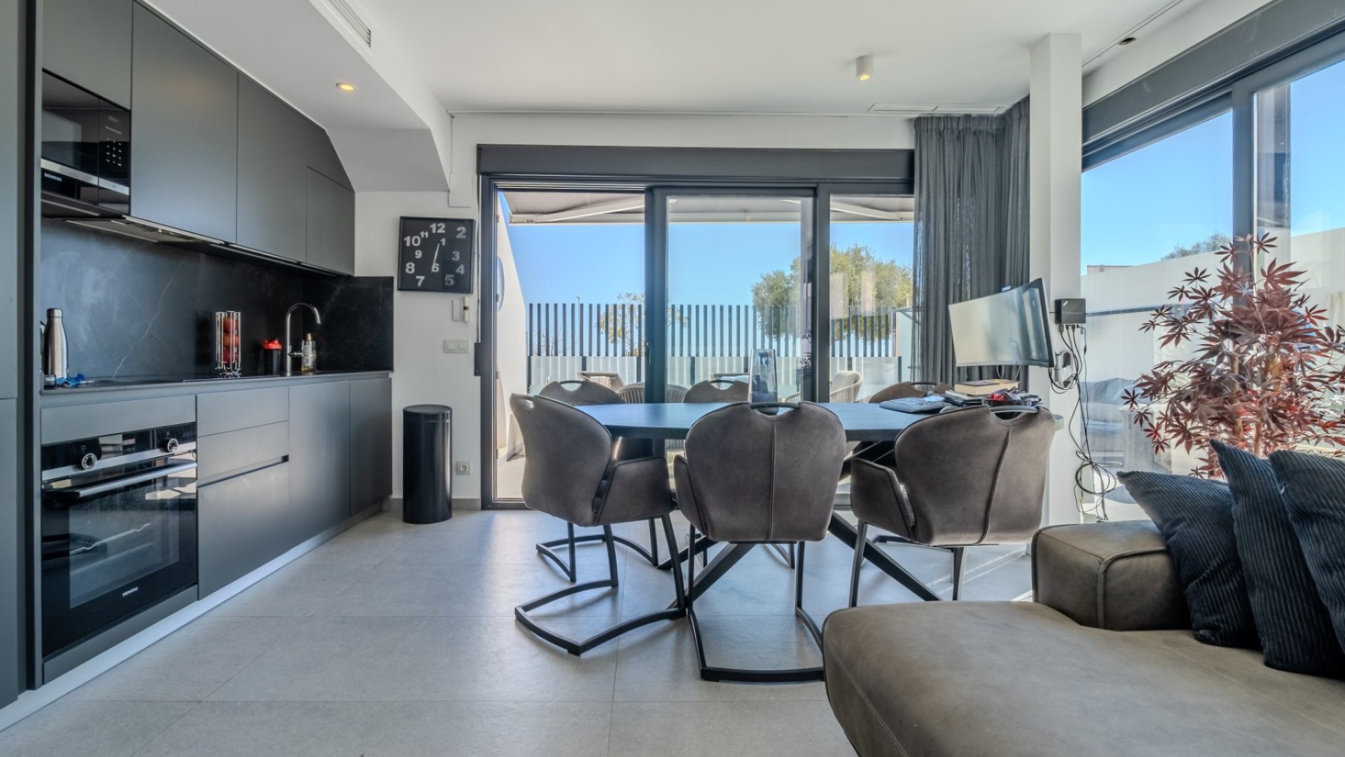 Reventa - Chalets -
Guardamar del Segura - Urbanizaciones