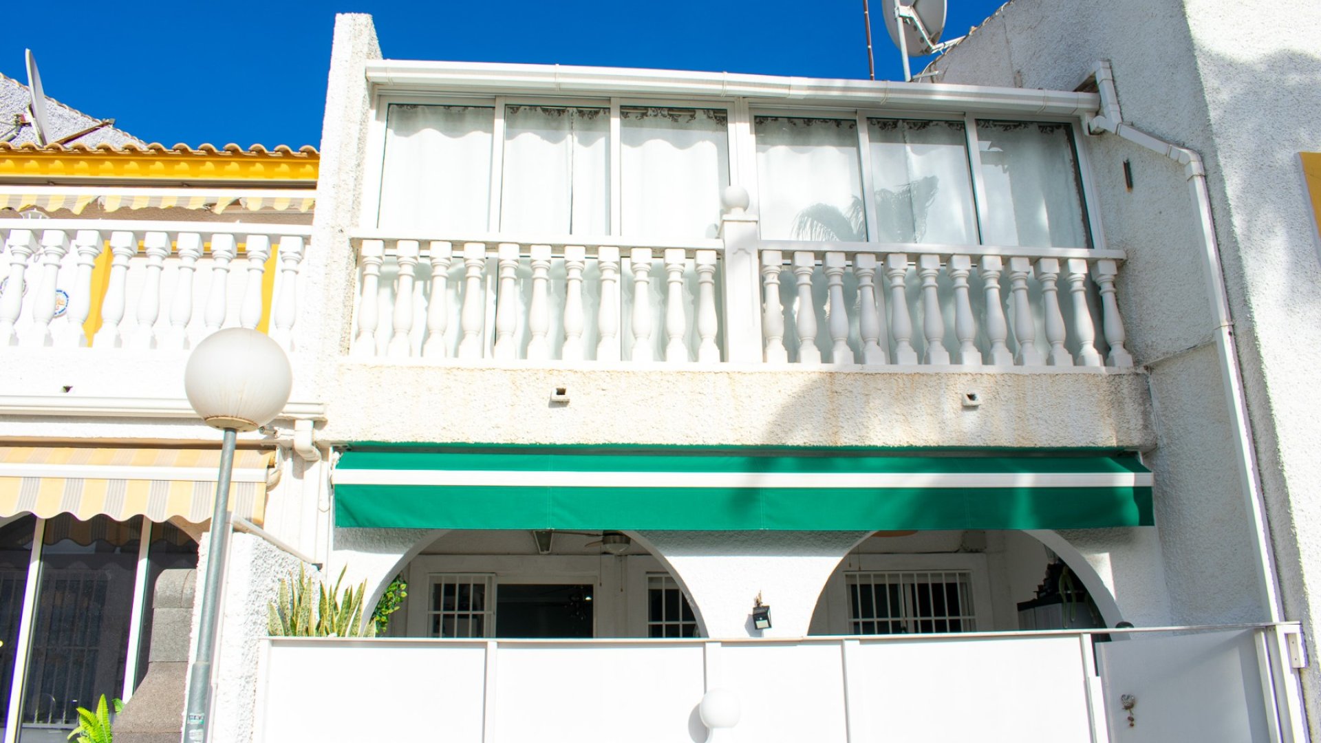 Reventa - Chalets -
Guardamar del Segura - Urbanizaciones