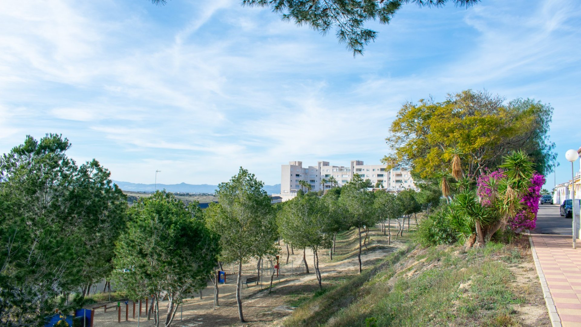 Reventa - Chalets -
Guardamar del Segura - Urbanizaciones