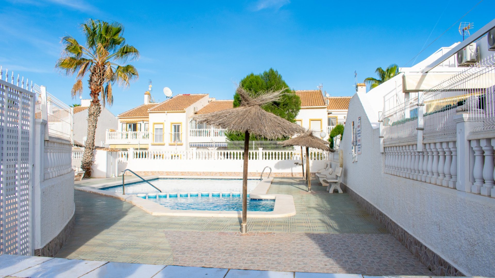 Reventa - Chalets -
Guardamar del Segura - Urbanizaciones
