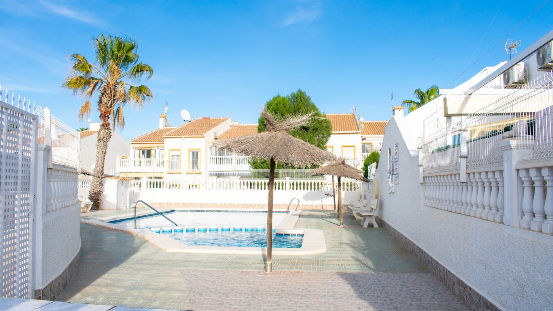 Reventa - Chalets -
Guardamar del Segura - Urbanizaciones