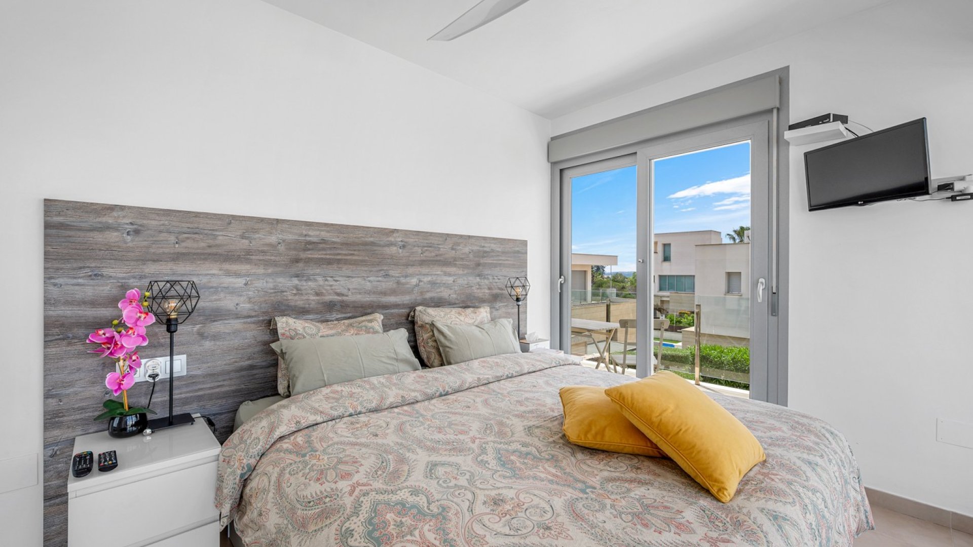 Reventa - Chalets -
Jacarilla - Vistabella