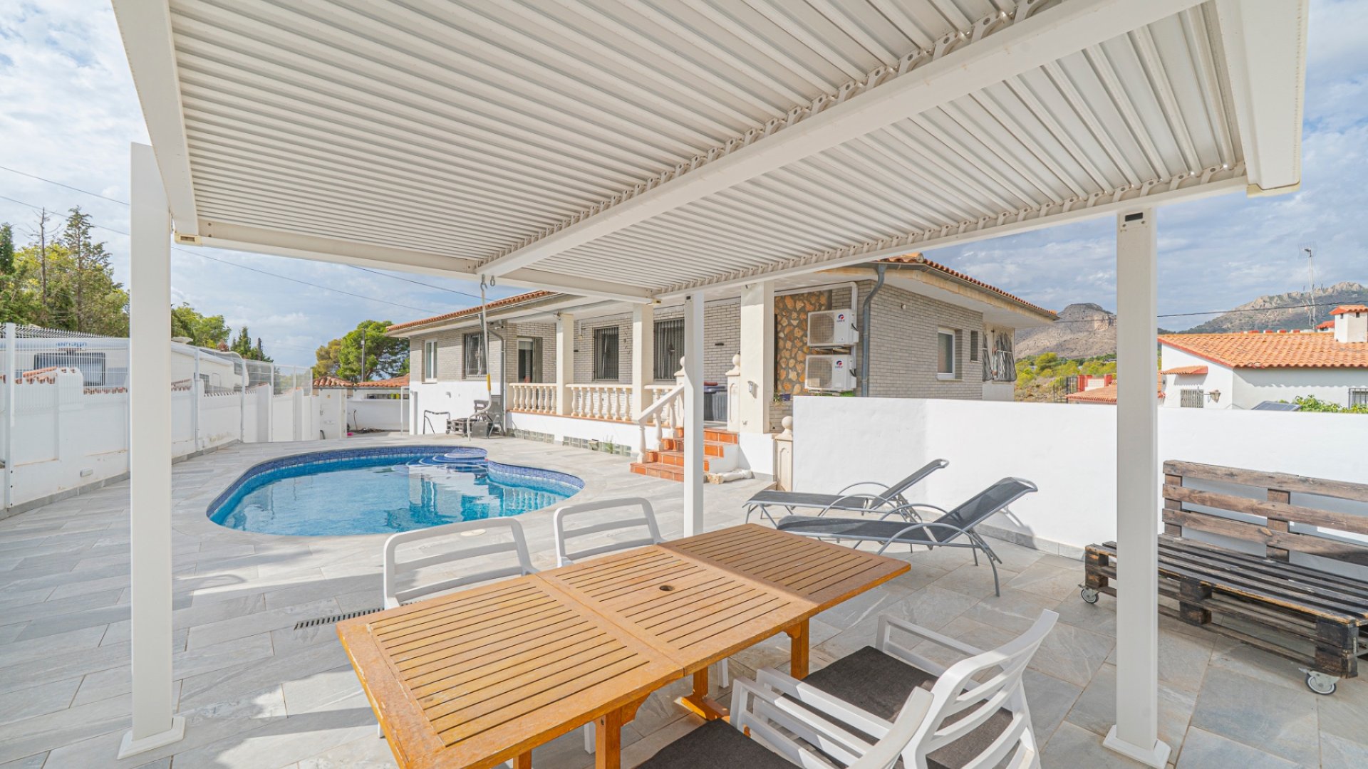Reventa - Chalets -
La Nucía - Panorama