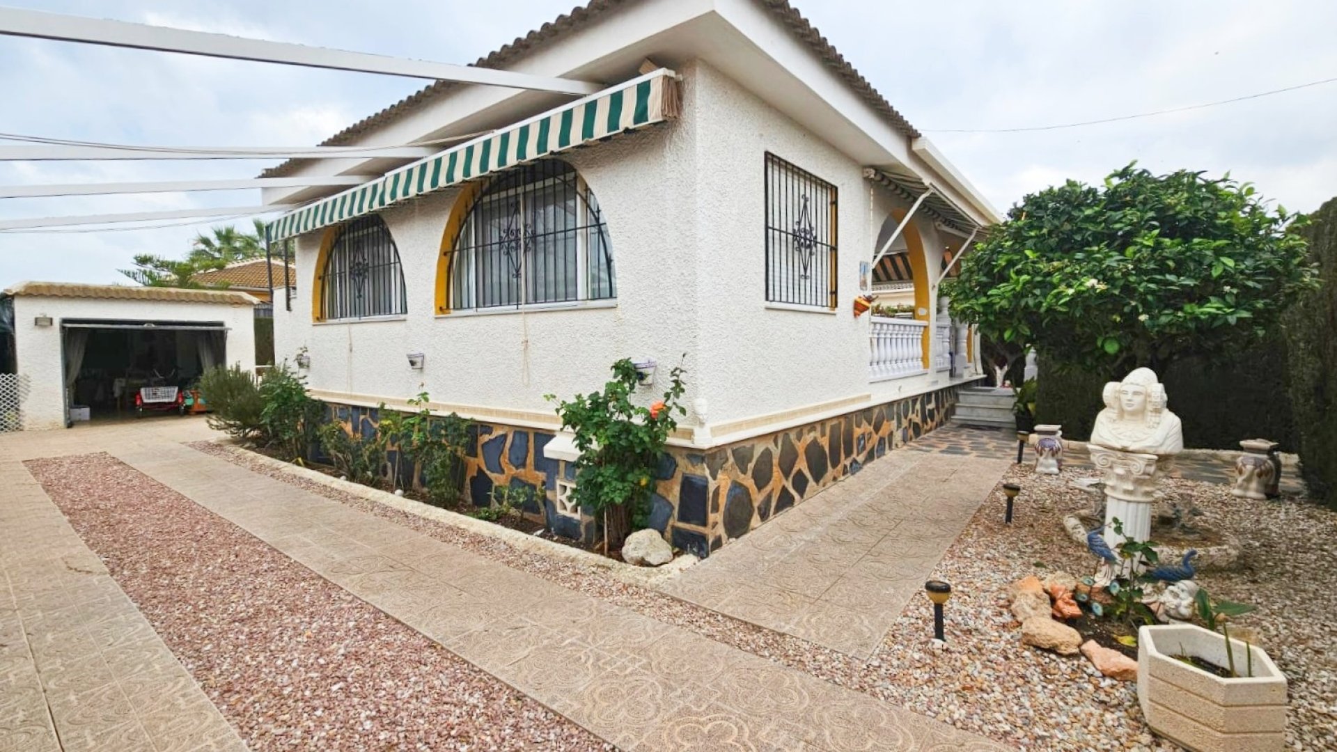 Reventa - Chalets -
Los Alcazares