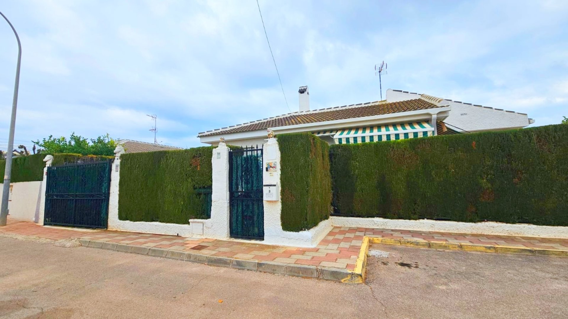 Reventa - Chalets -
Los Alcazares