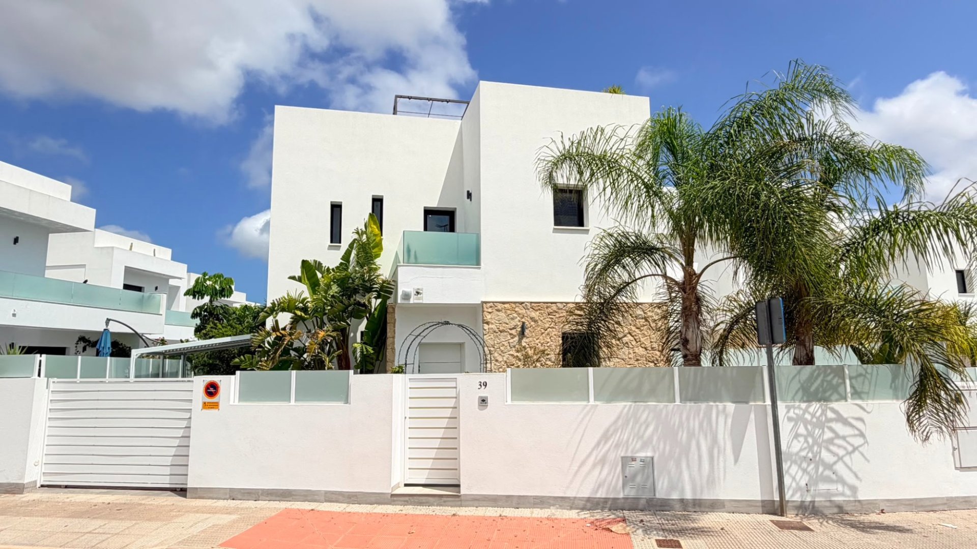 Reventa - Chalets -
Los Montesinos - La Herrada