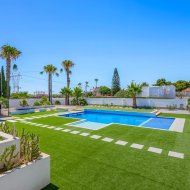 Reventa - Chalets -
Los Montesinos - La Herrada