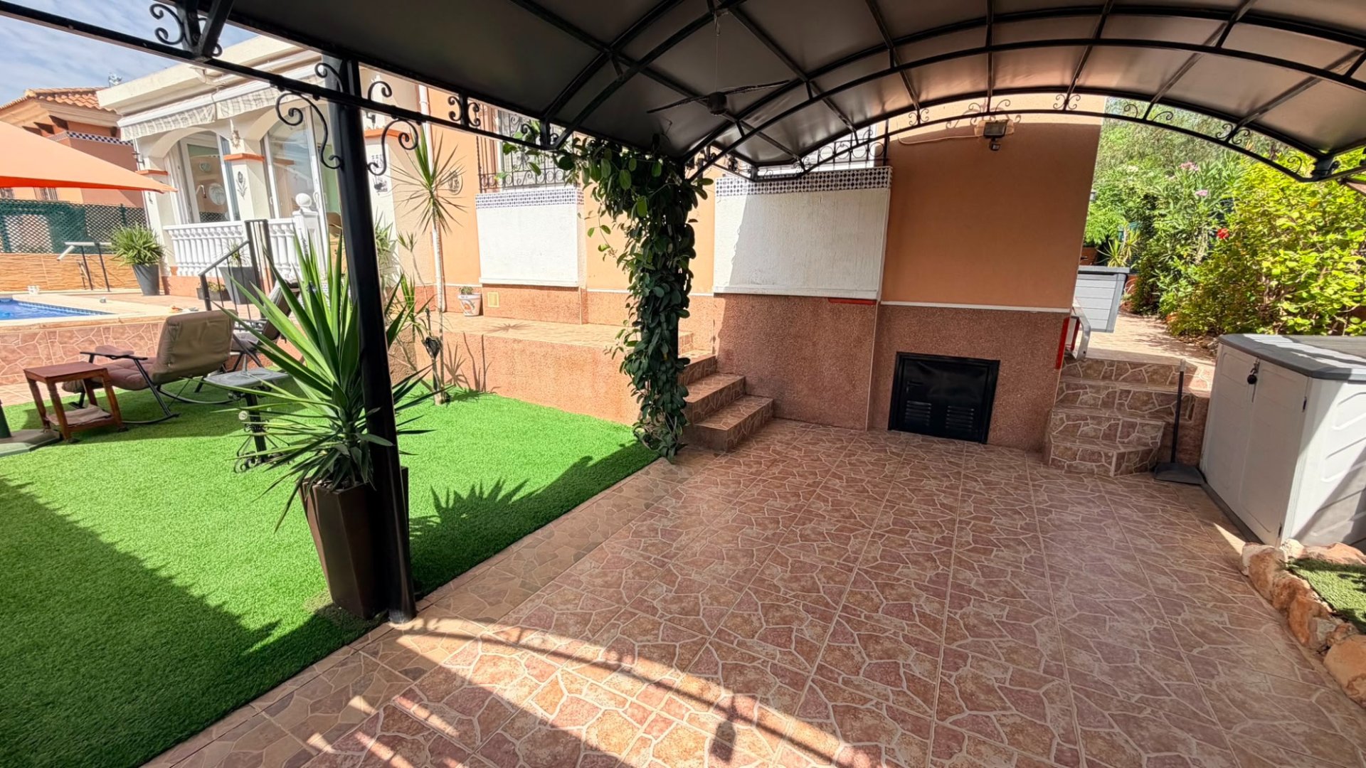 Reventa - Chalets -
Los Montesinos - La Herrada