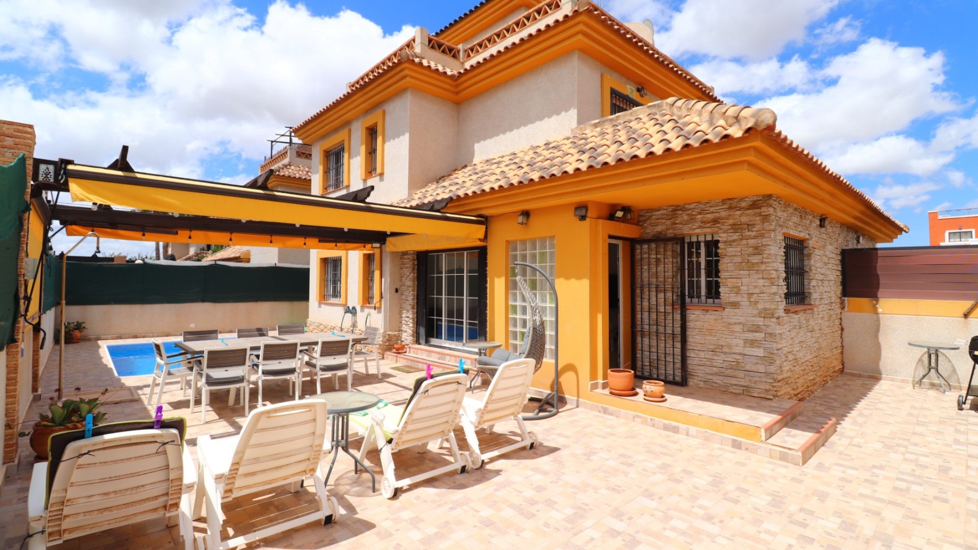 Reventa - Chalets -
Los Montesinos - La Herrada