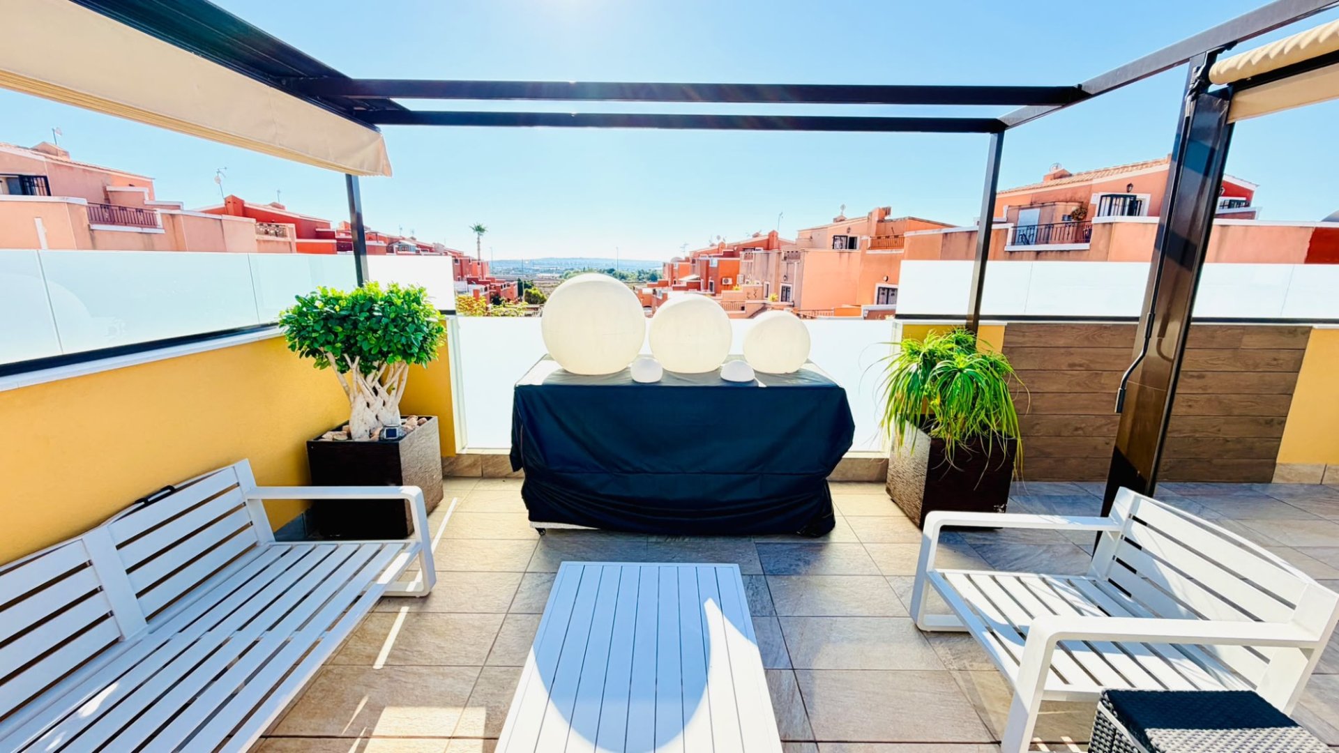 Reventa - Chalets -
Los Montesinos - La Herrada