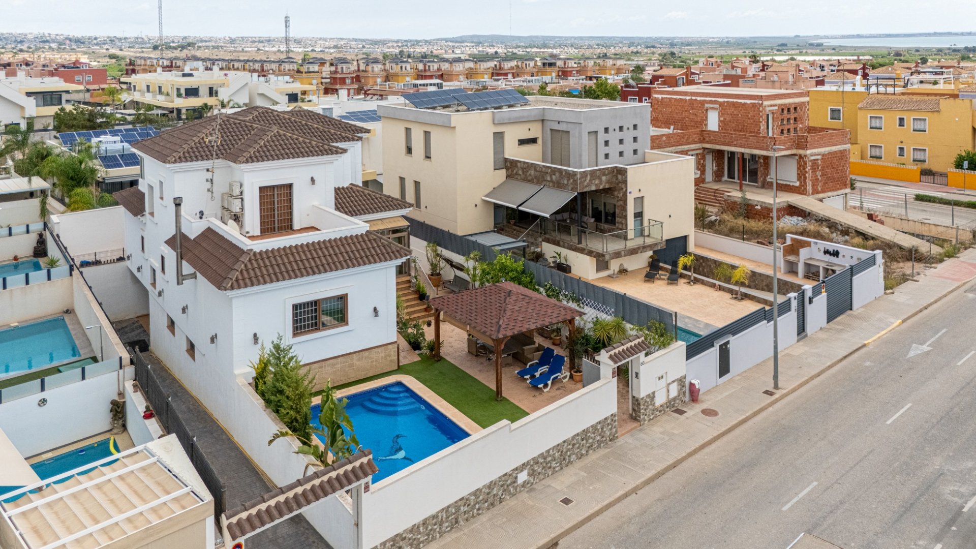 Reventa - Chalets -
Los Montesinos - La Herrada