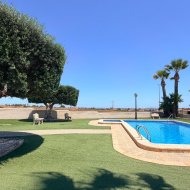 Reventa - Chalets -
Los Montesinos - Urbanizacion montesol