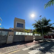 Reventa - Chalets -
Mil Palmeras - Costa Blanca