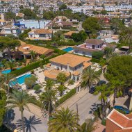 Reventa - Chalets -
Orihuela Costa - Cabo Roig