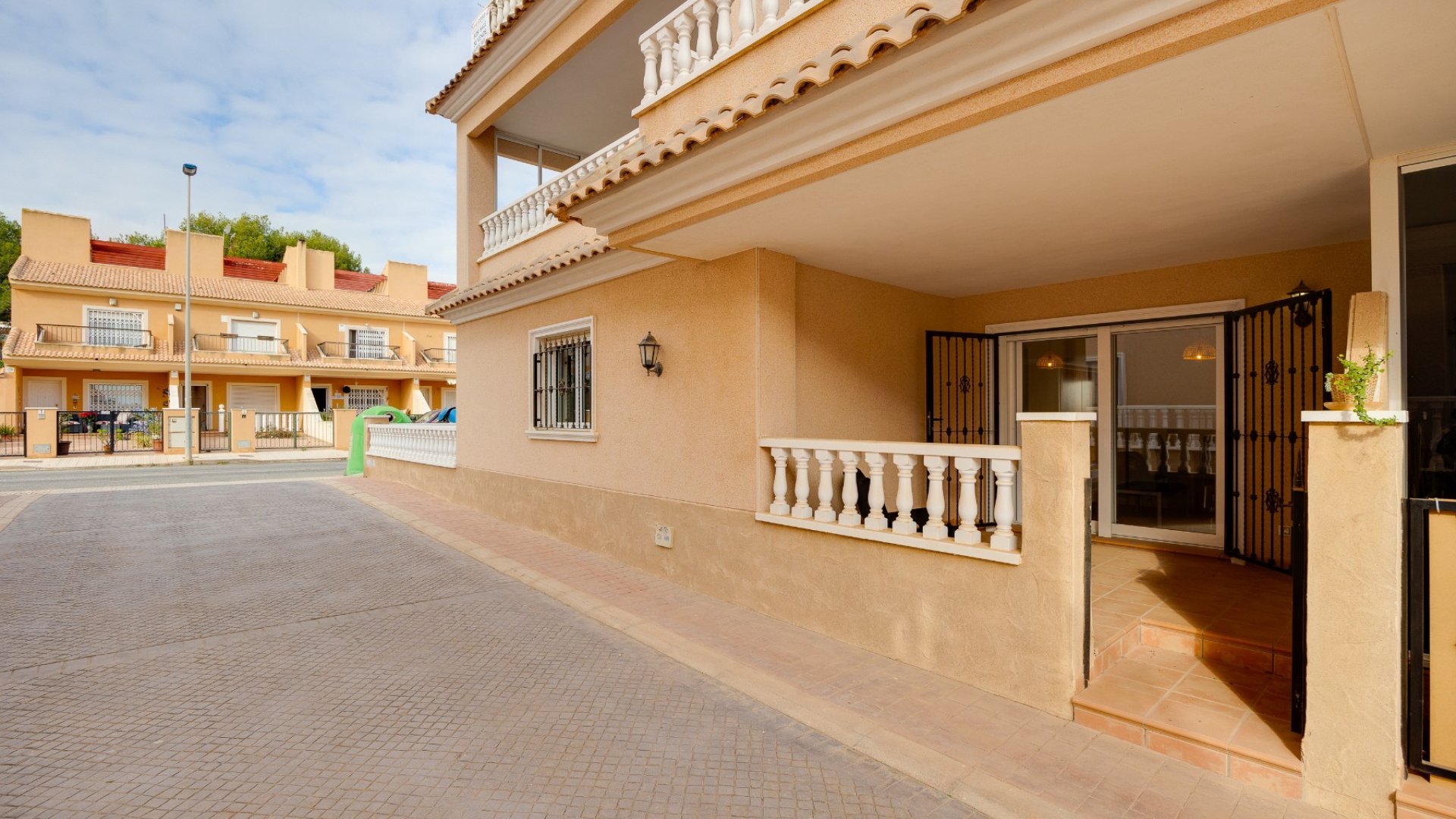 Reventa - Chalets -
Orihuela Costa - Los Dolses