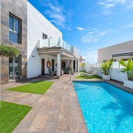 Reventa - Chalets -
Orihuela Costa - Pau 8*