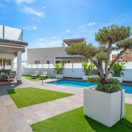 Reventa - Chalets -
Orihuela Costa - Pau 8*