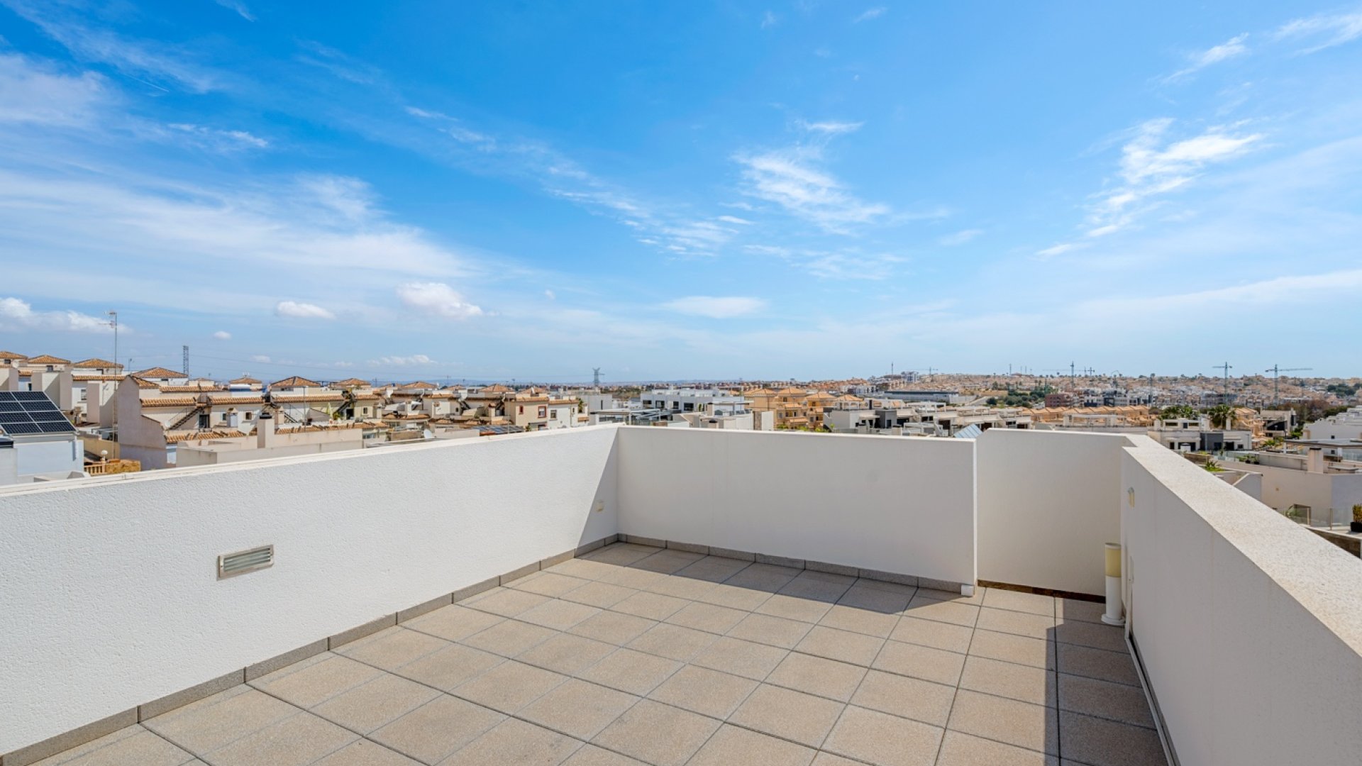 Reventa - Chalets -
Orihuela Costa - Pau 8*