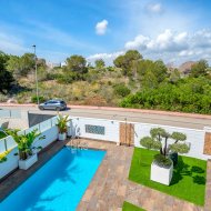 Reventa - Chalets -
Orihuela Costa - Pau 8*