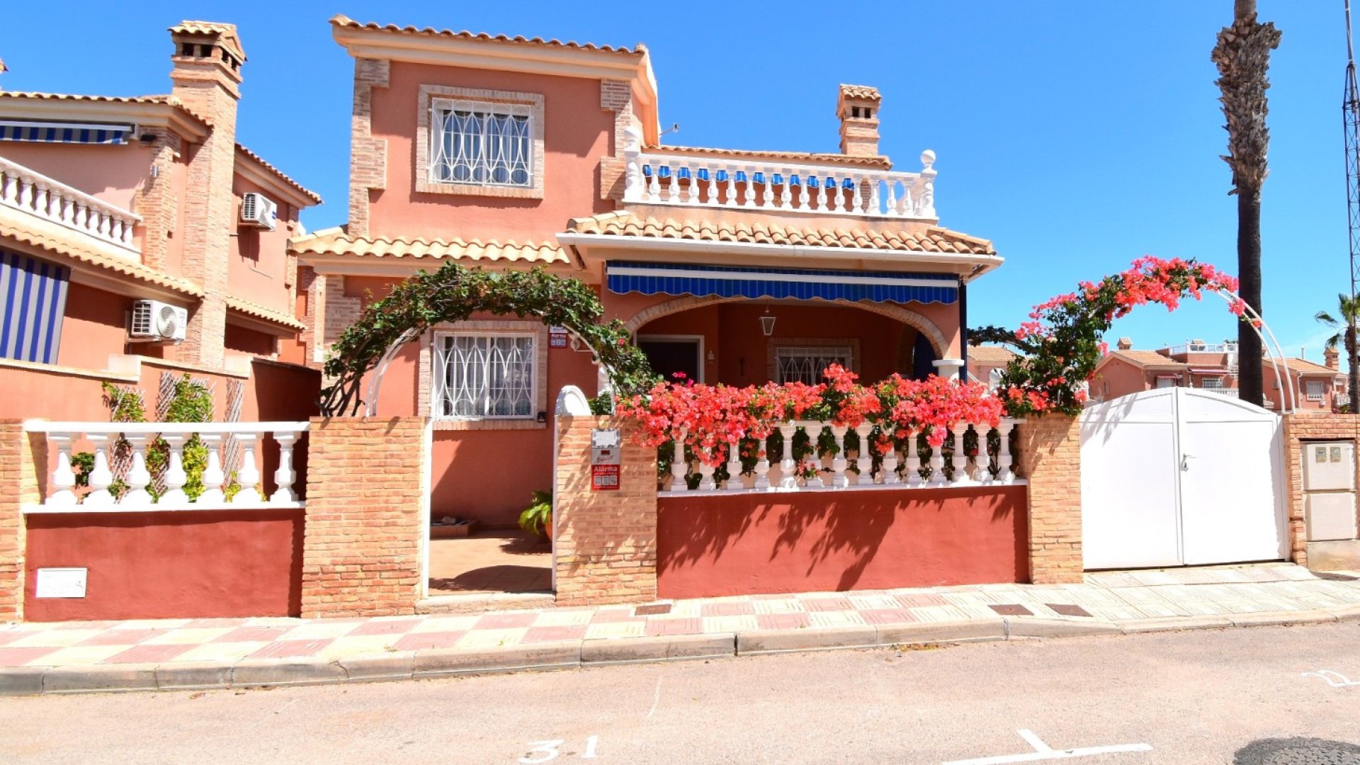 Reventa - Chalets -
Orihuela Costa - Playa Flamenca