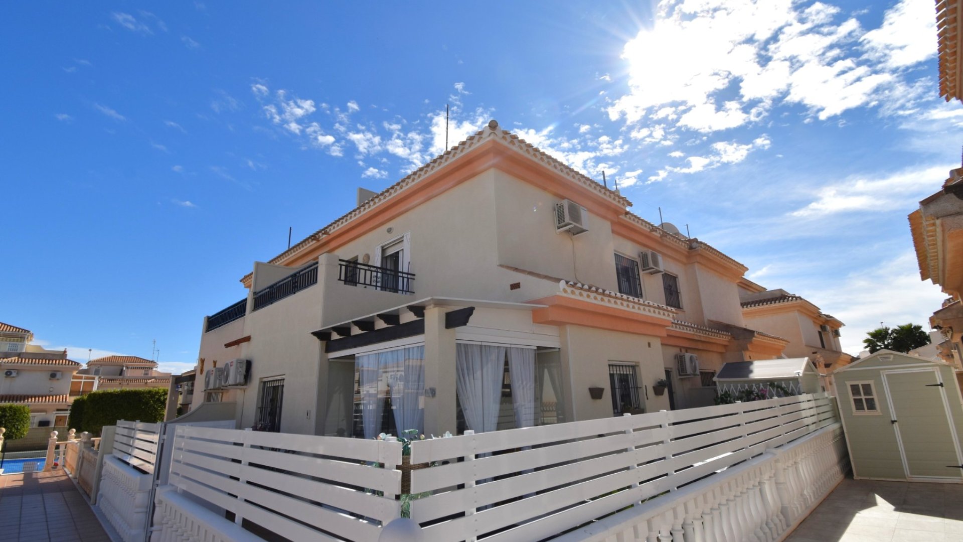 Reventa - Chalets -
Orihuela Costa - Playa Flamenca
