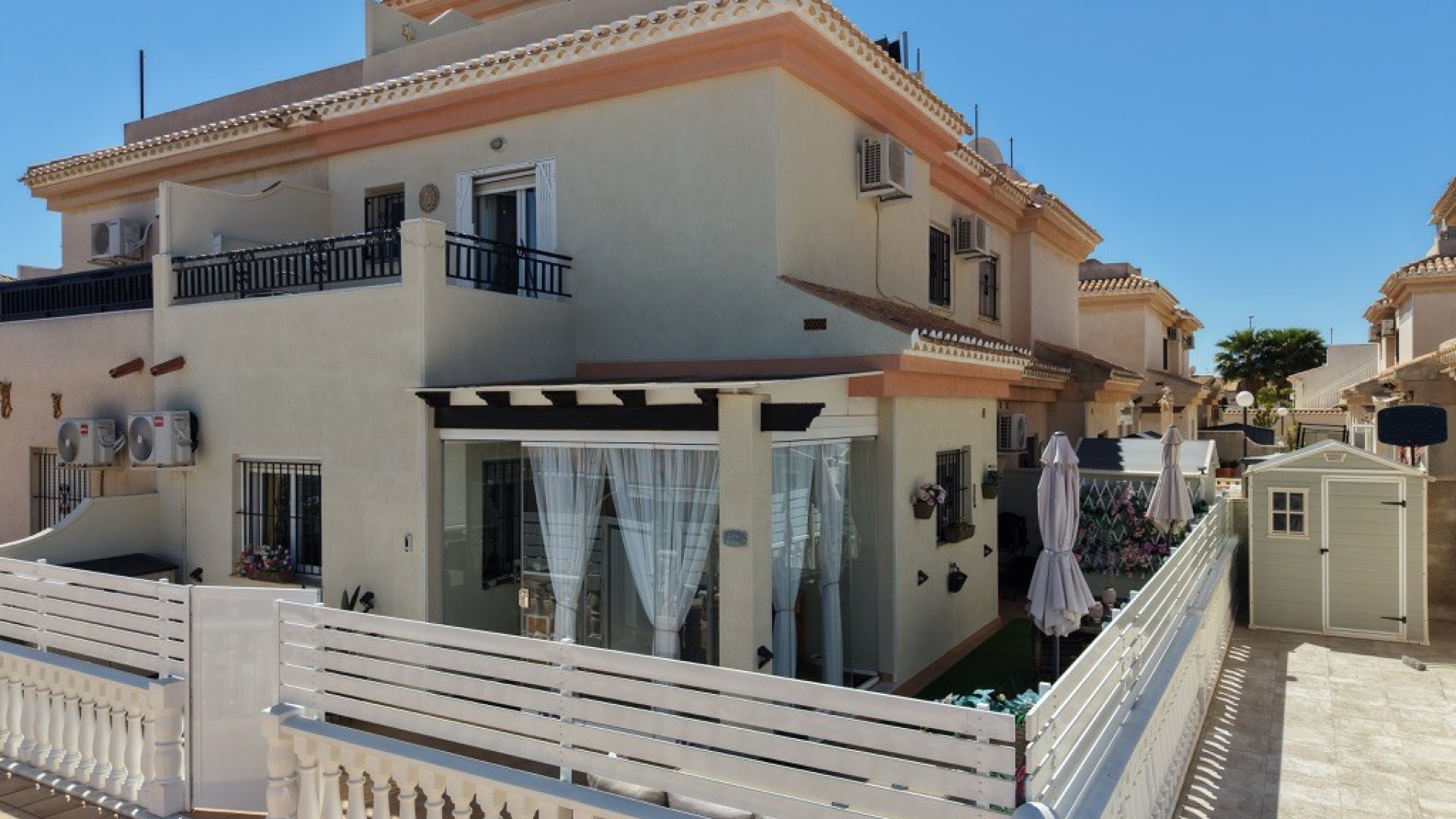 Reventa - Chalets -
Orihuela Costa - Playa Flamenca
