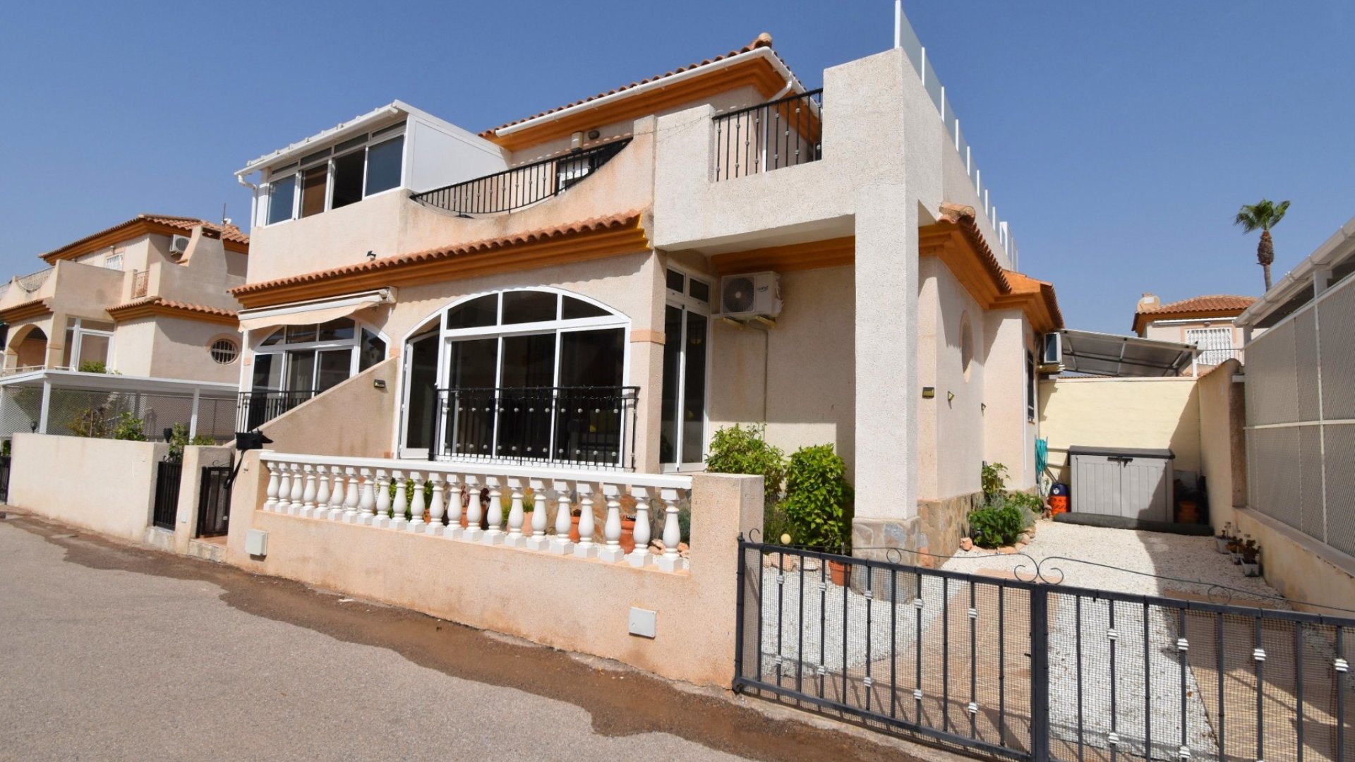Reventa - Chalets -
Orihuela Costa - Playa Flamenca