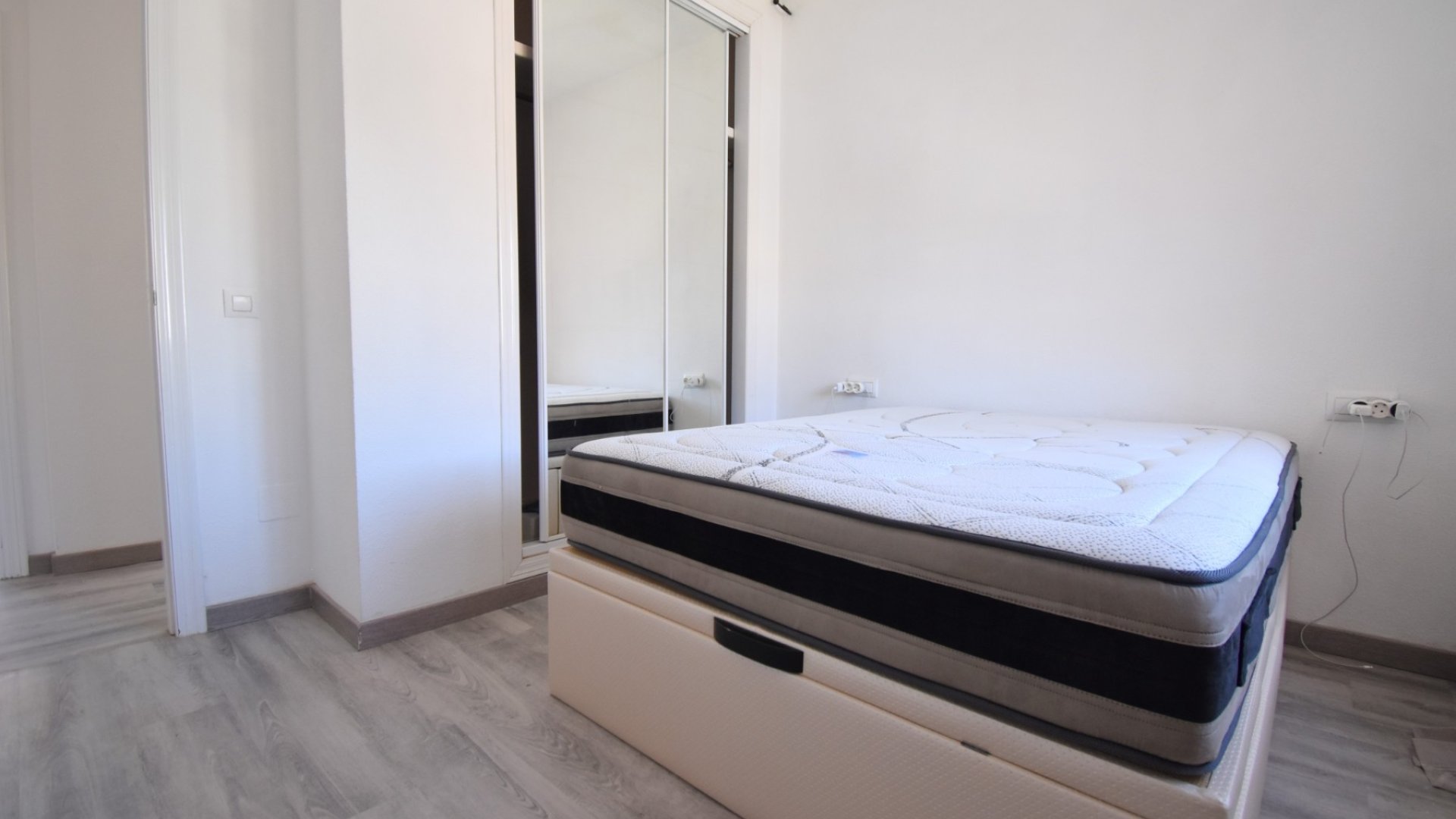 Reventa - Chalets -
Orihuela Costa - Playa Flamenca