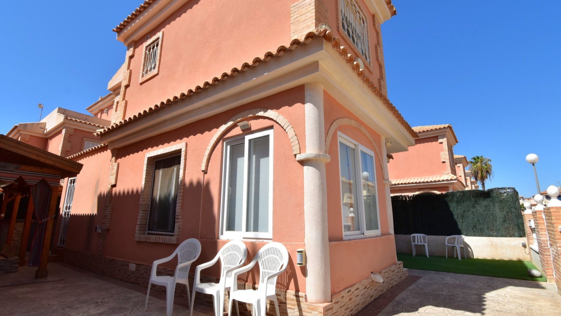 Reventa - Chalets -
Orihuela Costa - Playa Flamenca