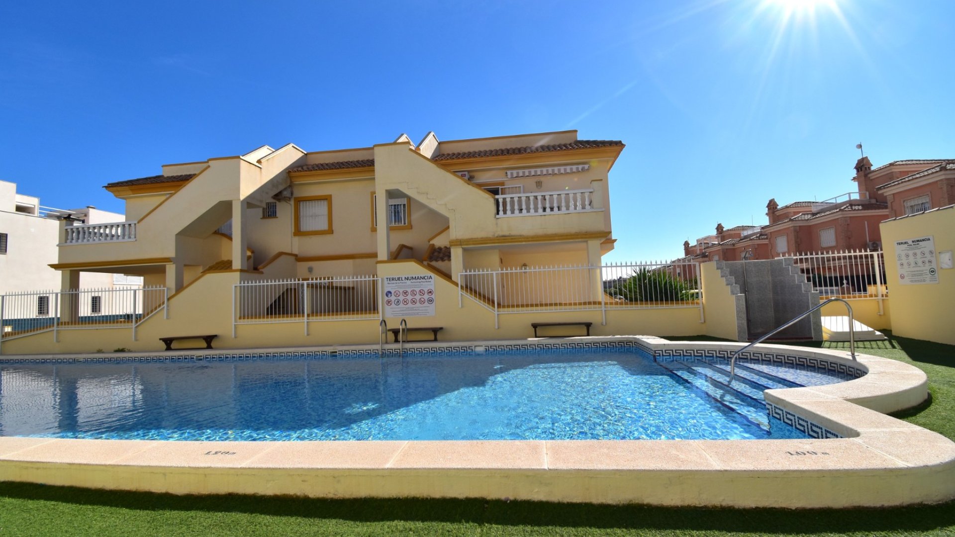 Reventa - Chalets -
Orihuela Costa - Playa Flamenca
