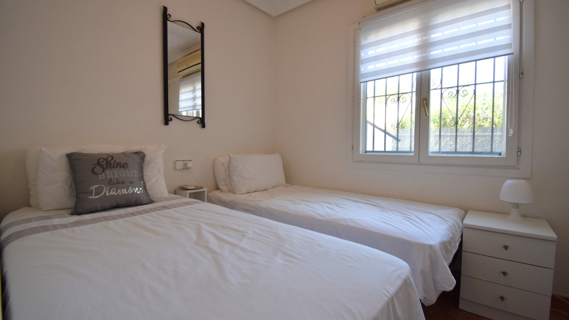 Reventa - Chalets -
Orihuela Costa - Playa Flamenca