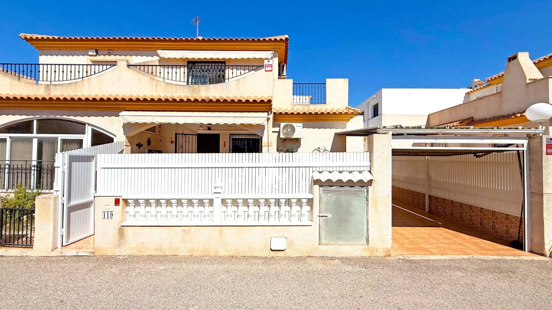 Reventa - Chalets -
Orihuela Costa - Playa Flamenca