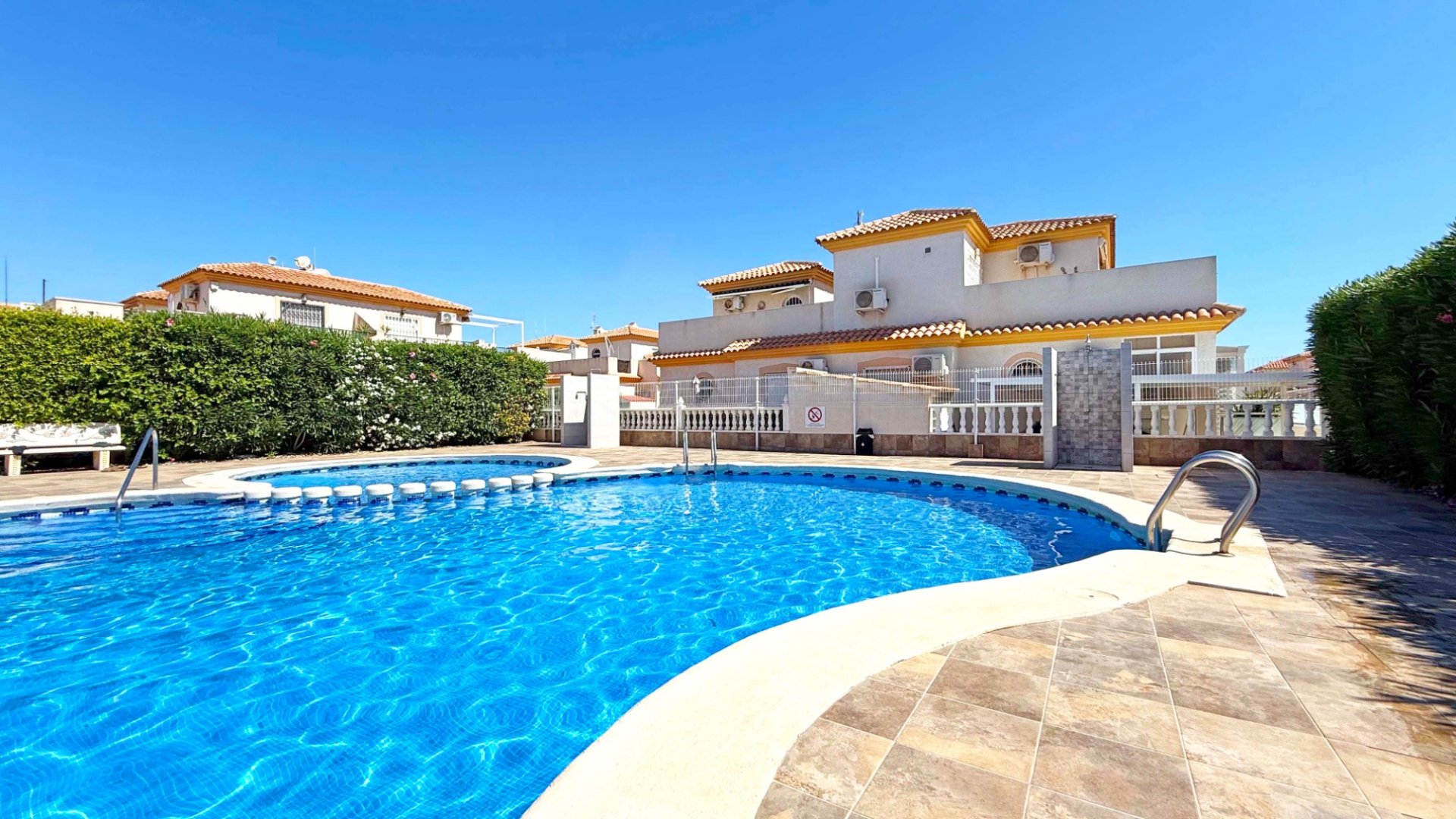 Reventa - Chalets -
Orihuela Costa - Playa Flamenca