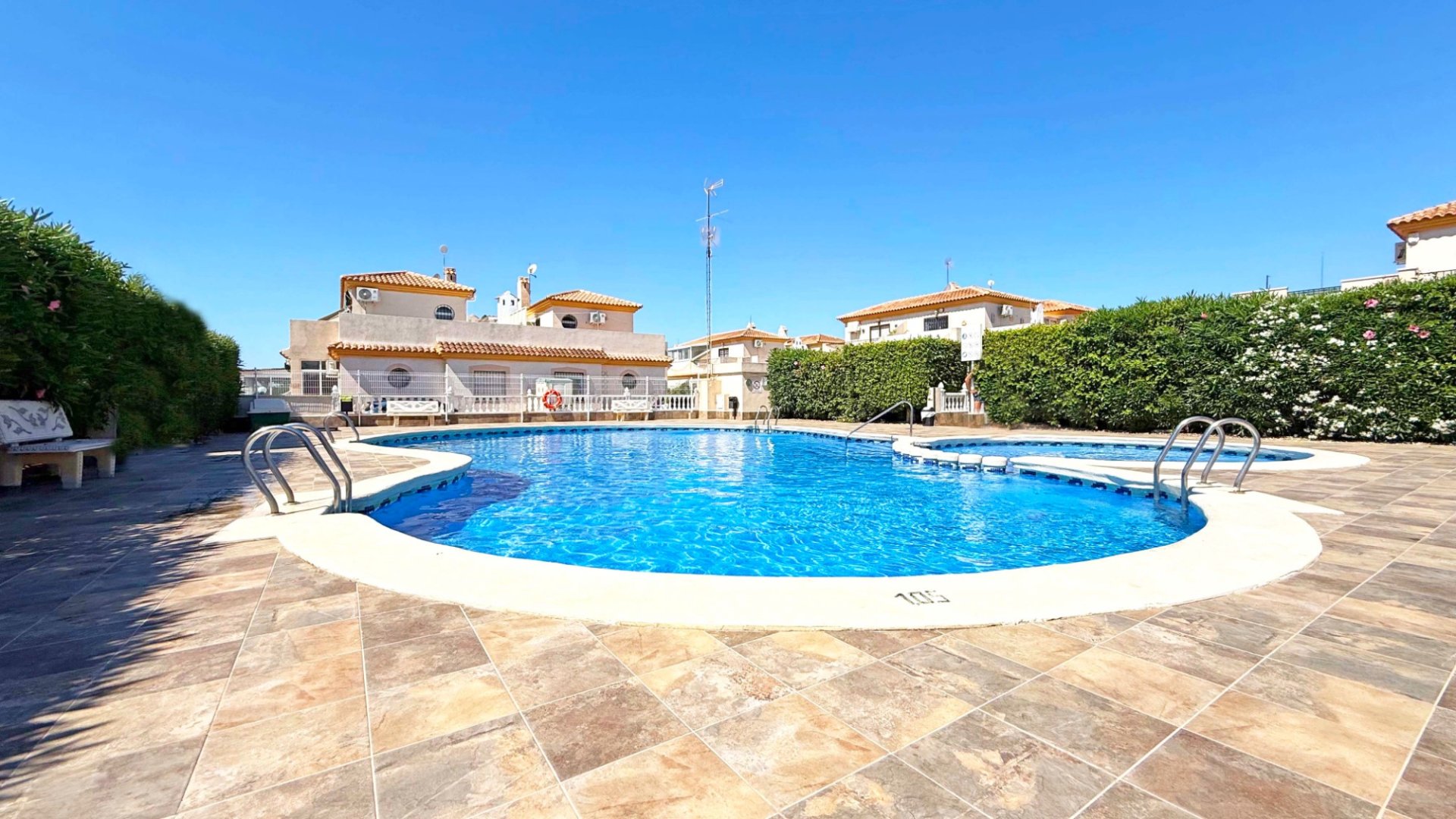 Reventa - Chalets -
Orihuela Costa - Playa Flamenca