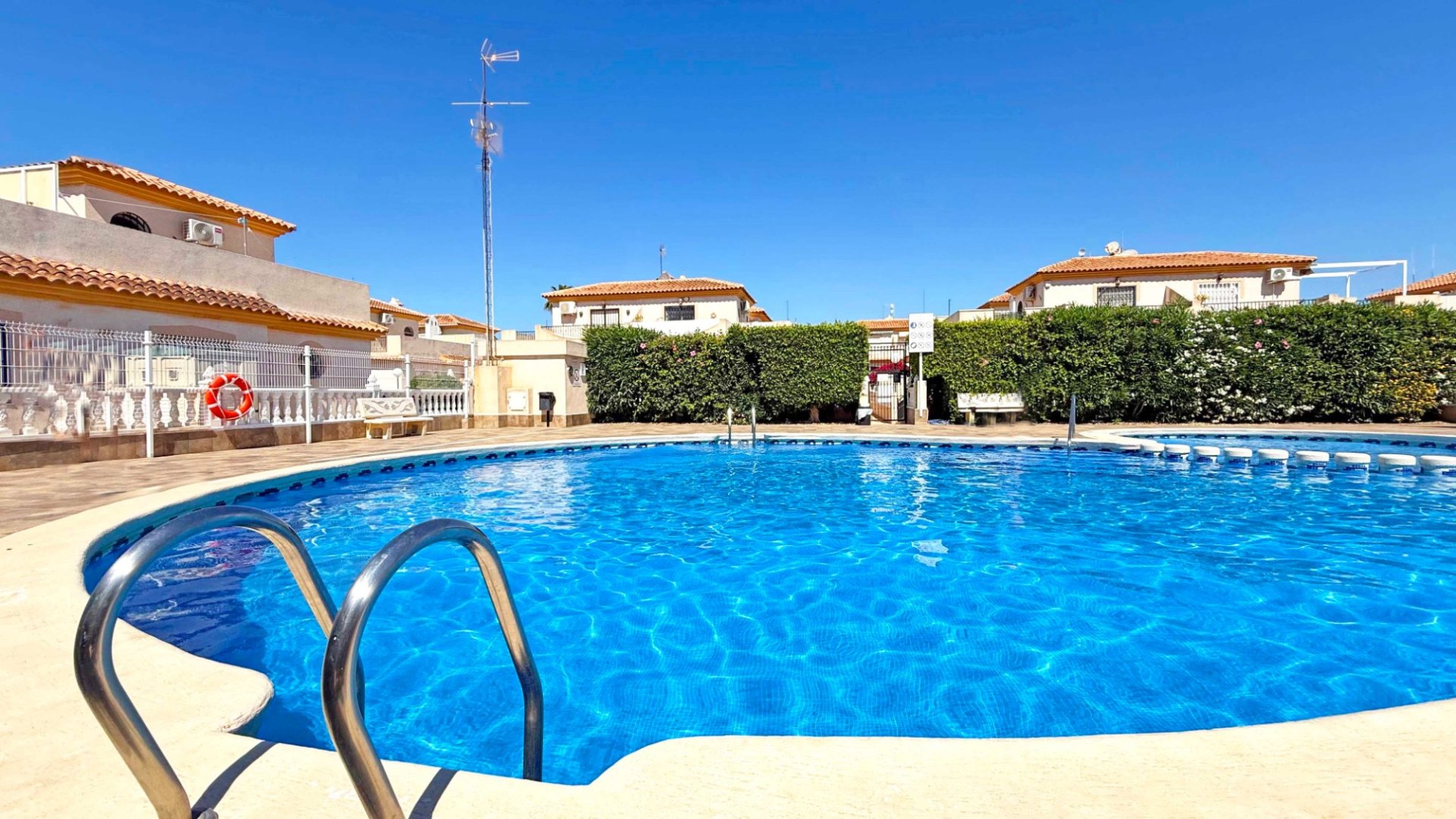 Reventa - Chalets -
Orihuela Costa - Playa Flamenca